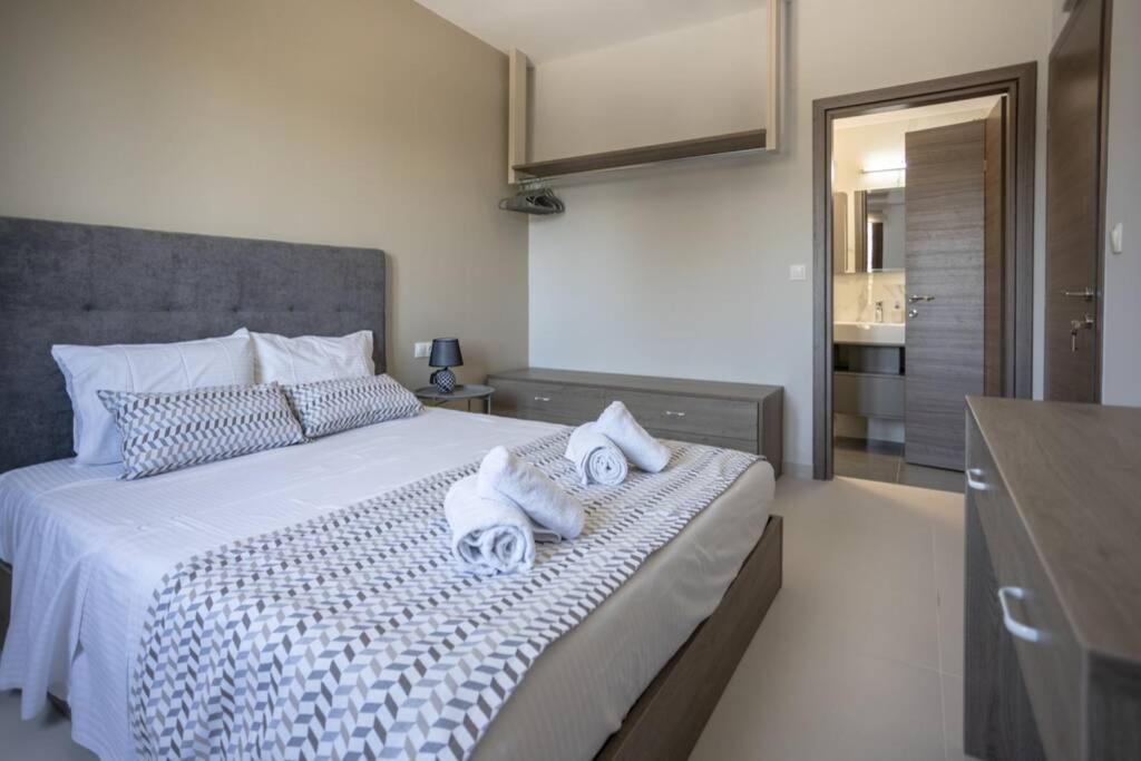 Mela Luxury Apartments Maroulás Esterno foto