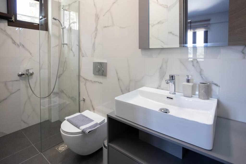 Mela Luxury Apartments Maroulás Esterno foto